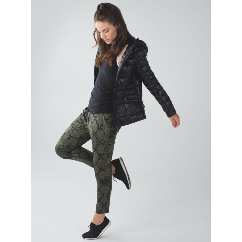 Lululemon Jet Crop (Slim) *Luxtreme Ziggy Snake Fatigue Green Gator Green 4 - Picture 3 of 10